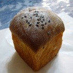 パンやきどころ RIKI - 生クリームあんぱん ¥190+税