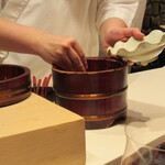 照寿司 - 海胆卵黄ソースに追シャリ