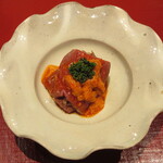 照寿司 - 宮崎牛のA5「うにく」北海道の海胆のフレッシュ海胆ソースは蘭王の卵黄と