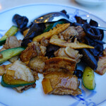 東華菜館 本店 - 炒肉片（豚肉と筍、きゅうり、キクラゲの炒め）