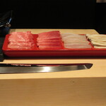 照寿司 - 寿司ネタをひくのは、刀のような包丁で