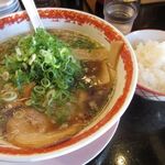 ここらじ亭 - 昔ながらの中華そば(780円)と小ライス(130円)