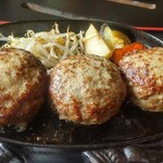 丑舎 格之進 - トリプルハンバーグ定食　ハンバーグアップ