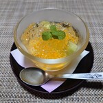 閑祥庵 禅紫 - ▷デサート
      梅酒の様なコク感、深み感のある
      適度な甘みのプルンプルンな梅ゼリーに
      
      ぶどう、キーウィーフルーツ、みかん
      りんごが入っていた
      
      梅ゼリーの甘み感にフルーツの酸味感が合わさり美味しかった