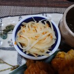 閑祥庵 禅紫 - ◯ハリハリのトビッコ和え
      じゃがいものシャキッと感と
      胡麻油の味わい、塩加減も良く
      トビッコのプチプチ感が楽しくて美味しい味わいだった