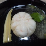 閑祥庵 禅紫 - 真丈はホワッと柔らかく
      粒状になっている海老の味わいに
      練り物の旨味感