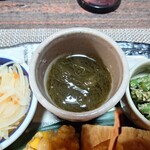 閑祥庵 禅紫 - ◯細もずくの酢の物
      このもずく、割といい品を使ってそうな
      食感にシャキッと感があって、噛んでて心地良いなあ♪