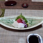 閑祥庵 禅紫 - ◯お造り
      鮪、イカ、鯛　となる
      
      イカには隠し包丁が入れられており
      とろみ感ある美味しさ