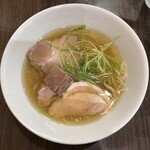 虎一番 - 煮干し白ダシラーメン