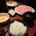 飛騨牛一頭家 馬喰一代 - すき焼き、卵、ご飯、味噌汁、漬物