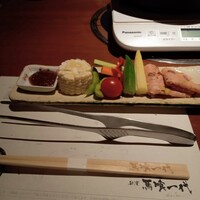 飛騨牛一頭家 馬喰一代 銀座 - サラダ、生食のホワイトコーンとハムが旨い