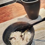 鉄板焼grow - ガーリックライスに出汁をかけてお茶漬け風に