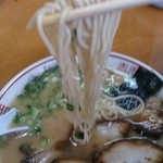 福来家 - エッジの効いた中細ストレート麺