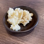 極濃湯麺フタツメ - ニンニクと生姜サービス