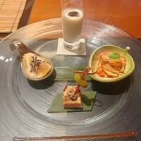 佐賀牛 季楽 銀座  - 鶏を低音で美味しくしたやつ、豆乳麺の冷製パスタ、イチジクをだしでいい感じに煮たやつ、佐賀の大豆の豆腐