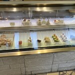 シェ・ヒロダン - ケーキももちろんあります