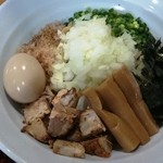 麺屋　むじゃき - まぜそば＋玉ねぎ増し＋味玉＋辛挽肉ハーフ