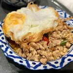 メナムのほとり - ガパオ炒め