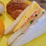 mauruuru piti - 焼きたて卵焼き、ハム、きゅうり、トマト最高のバランス