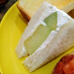 mauruuru piti - メロンサンド、美味い