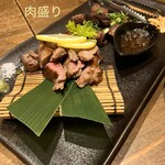 けご鉄板 タナてつ - 少し食べちゃったあとです。定番肉盛り