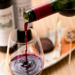 ワインやシャンパン、全国の日本酒などドリンクメニューも充実