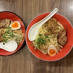 なると家 - 左 並盛 LINEクーポンで 870円♪ 右 大盛^ ^