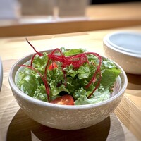 シブ ニシナカス - サラダはほぼリーフですけれど、彩りがキレイ。^^