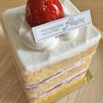 サロン・ド・テ・アルション 法善寺本店 - 苺のショートケーキ