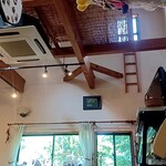 森のレストラン BOSCO - ぬいぐるみが上に