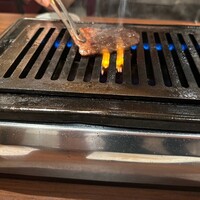 うしごろバンビーナ 銀座店 - 網は一品ごとに変えてくれて、いつもキレイ！