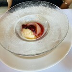 コム　シェ　ミッシェル - お連れ様のピーチメルバ　アイスクリーム　ベリーソース