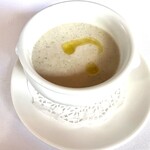 コム　シェ　ミッシェル - 3種キノコの冷製スープ
