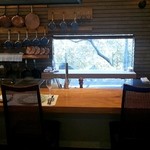 シュマンドール - カウンター席とキッチン