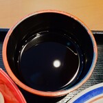 名代 富士そば - 出汁がしっかりと効いた、キリッとした辛口汁(つゆ)。