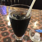 インド料理 パリワル - マンゴーラッシー以外の飲み物でも良いですよ、とのことだったので、アイスコーヒーをいただきました