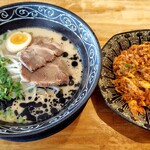 ひできよラーメン - とんこつ黒とキムチチャーハン