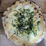 イヌコウボウ - 明太子と山芋のピザ