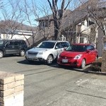 シュマンドール - 門と駐車場