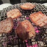 炭火焼肉・韓国料理 KollaBo - 元祖燻製サムギョプサル