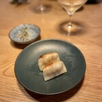 Chinese restaurant KUE - 名物のよだれ鶏からの焼餃子！　相棒曰くは1ダース食べられるとの事