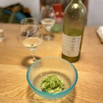 Chinese restaurant KUE - バジルを絡めたイカと素麺のイカそうめん　甲州の白ワインで