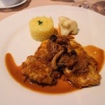 ル・クープル - シャロレー種の仔牛のピカタ　きのこソース
      