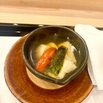 馬車道 大かわ - 帆立と湯葉の煮もの　絶品出汁！