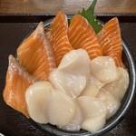 海鮮処 魚屋の台所 本店 - サーモン・ホタテ丼