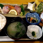 かめ福 - 料理写真:刺身定食