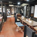 ヨコクラうどん - 旧家側の飲食スペース