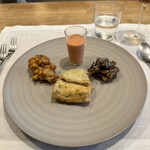 シャントレル - 3皿目
      ・リードヴォーとトウモロコシのかき揚げ
      ・穴子のベニエ
      ・舞茸のベニエ
      ・茄子のピューレ
      ・ガスパチョ