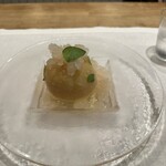 シャントレル - 10皿目
      桃のコンポート。