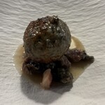 HIGASHITANI  - 猪ハンバーグ ハーブ 蜆と海亀のソース